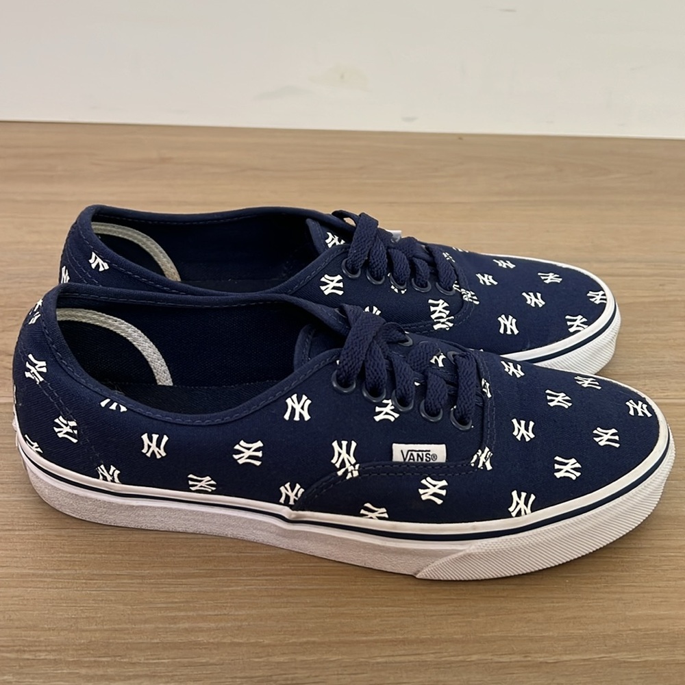 VANS x NY YANKEES Authentic Sneaker Shoes NEW YORK MLB BASEBALL Sz M-6.5 W-8.0 - Picture 4 of 6